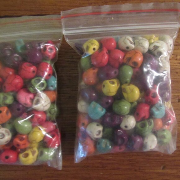Lot 200+multi Color Colorful 8x10mm Carved Stone Skull Beads Howlite Jewelry - Picture 8 of 9